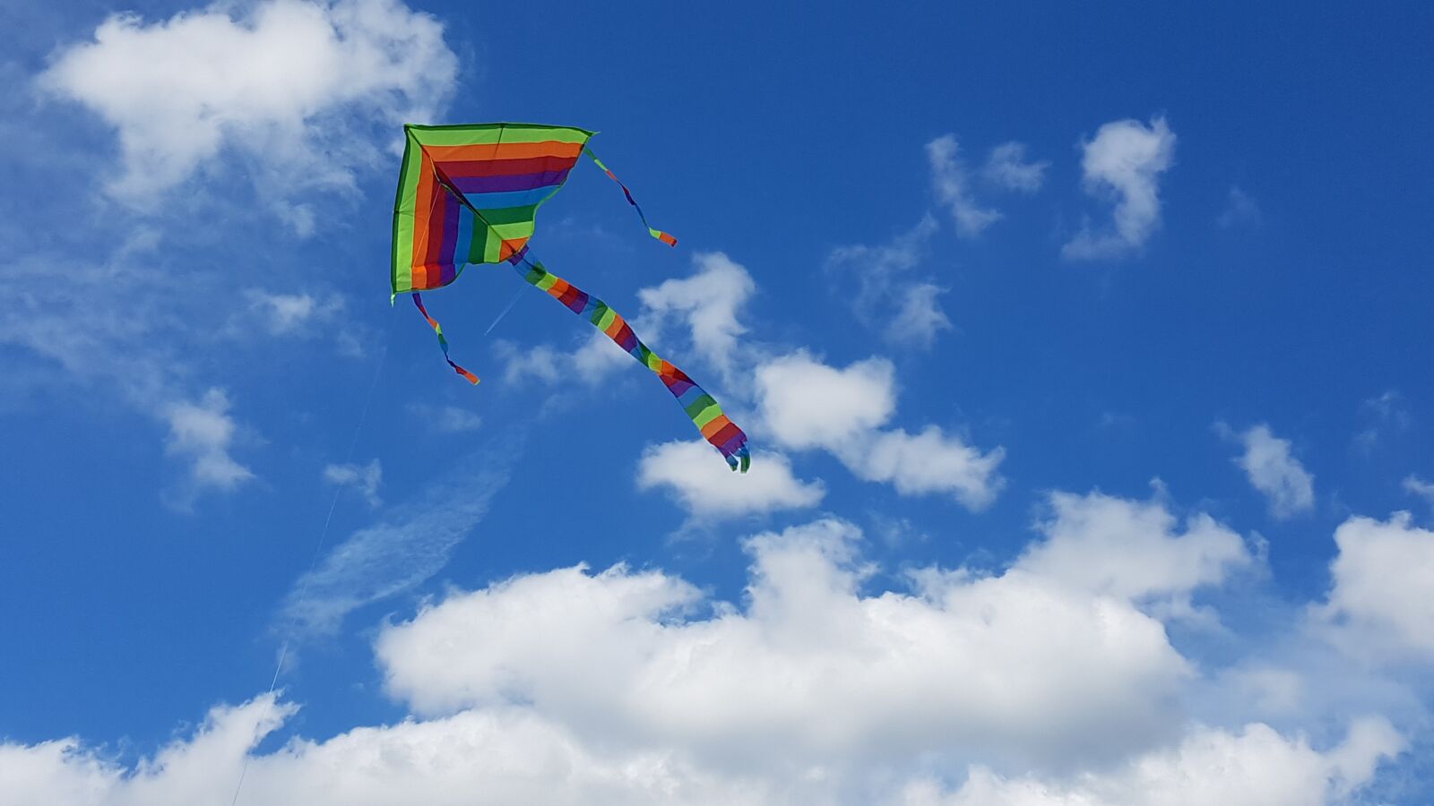 Samsung Galaxy S7 sample photo. Kite, sky, clouds photography