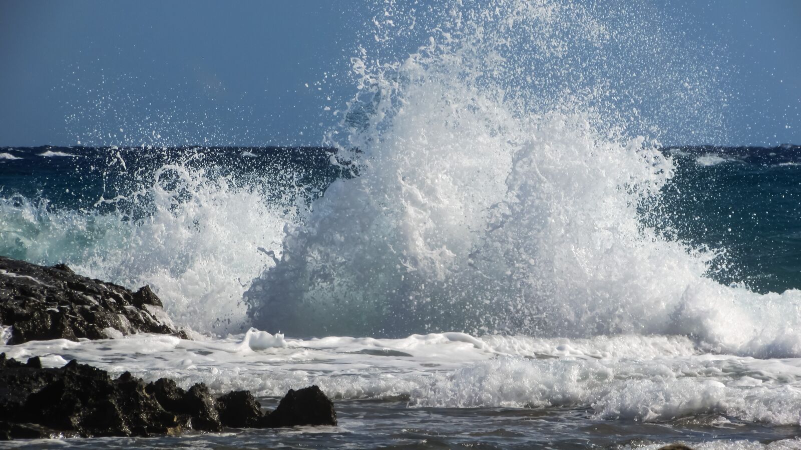 Canon PowerShot SX400 IS sample photo. Wave, smashing, explosion photography