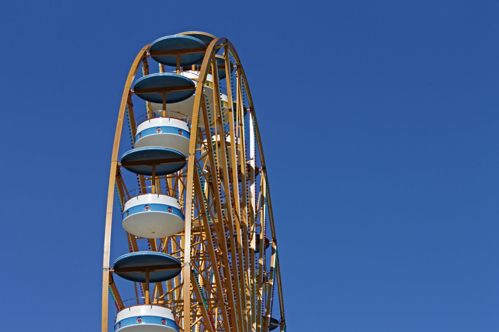 Canon EOS 1100D (EOS Rebel T3 / EOS Kiss X50) sample photo. Ferris wheel, pleasure, year photography
