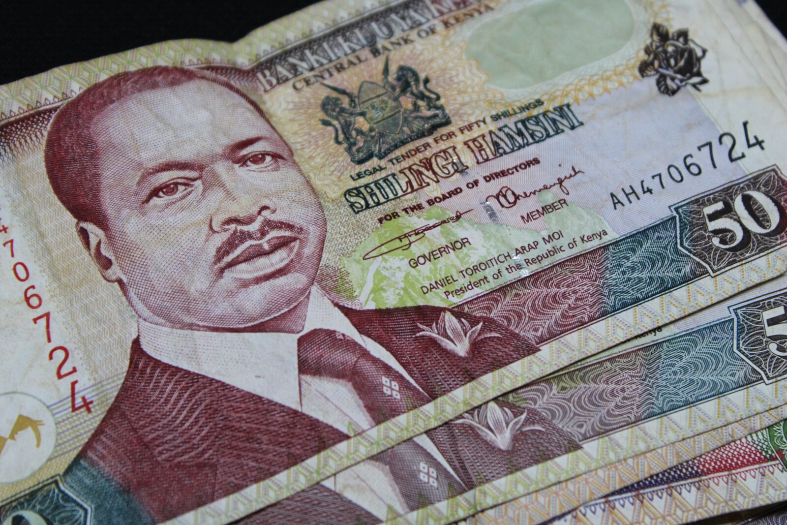 Canon EOS 2000D (EOS Rebel T7 / EOS Kiss X90 / EOS 1500D) sample photo. Dollar bill, kenya, currency photography