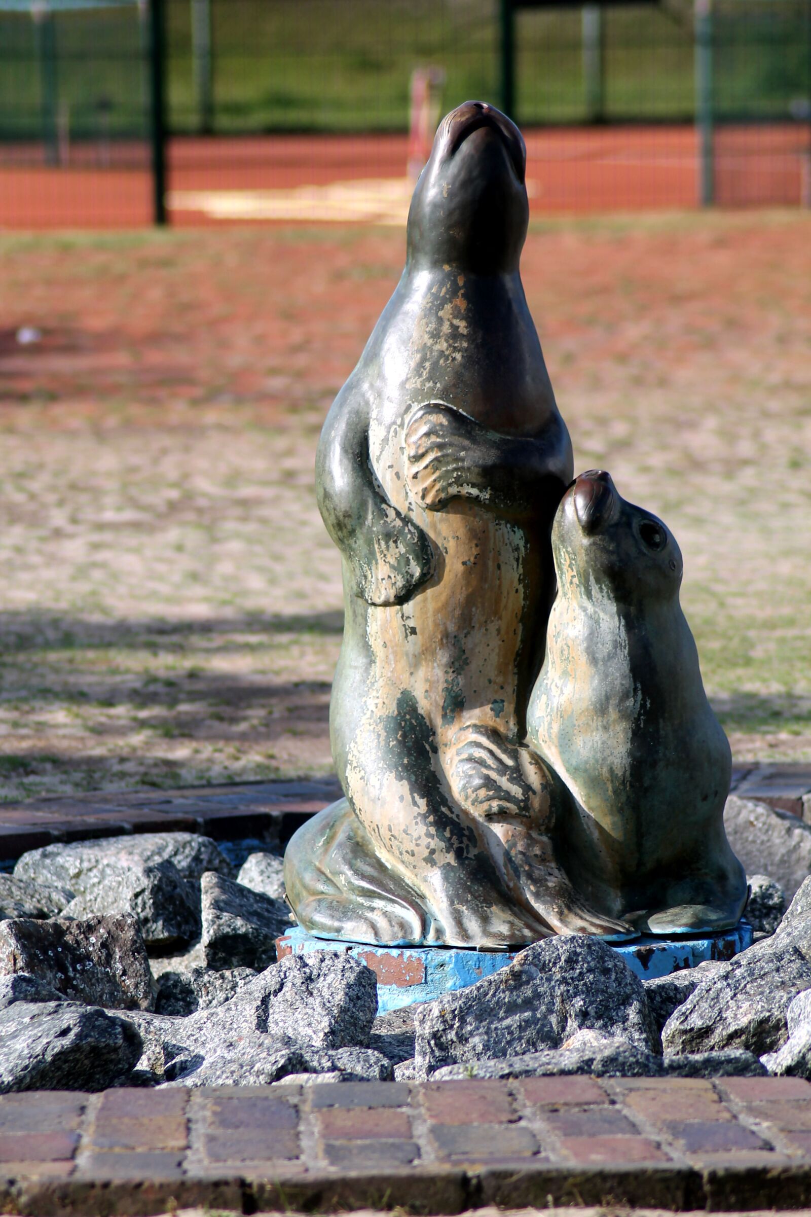Canon EOS 1100D (EOS Rebel T3 / EOS Kiss X50) sample photo. Sculpture, seals, maritime photography