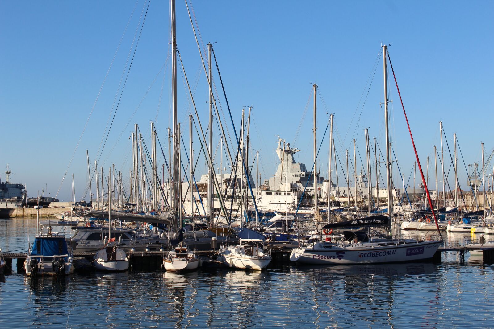 Canon EOS 1200D (EOS Rebel T5 / EOS Kiss X70 / EOS Hi) sample photo. Africa, port, boat photography