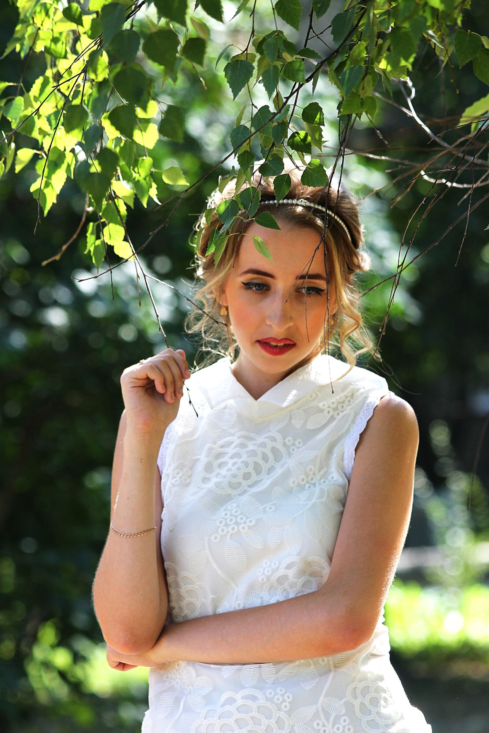 Canon EF 70-300mm F4-5.6 IS USM sample photo. Girl, summer, greens photography