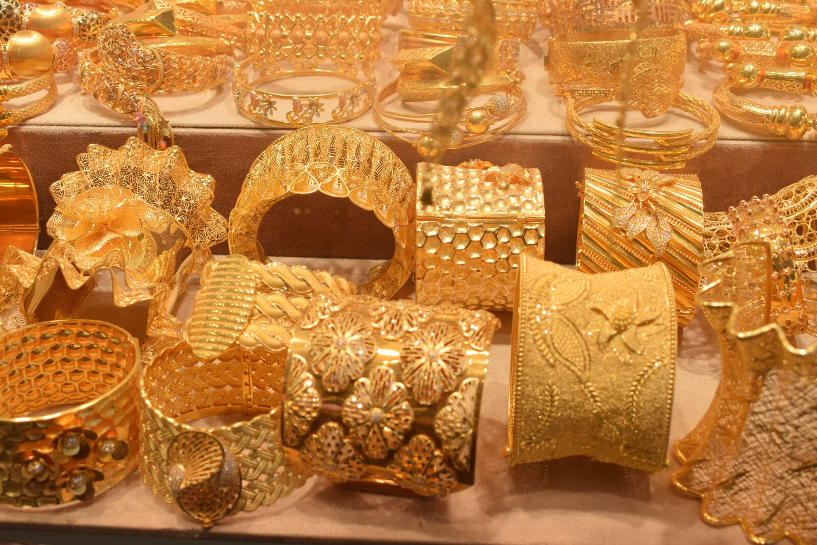 Nikon D5300 sample photo. Gold jewelry, gold, jewelry photography