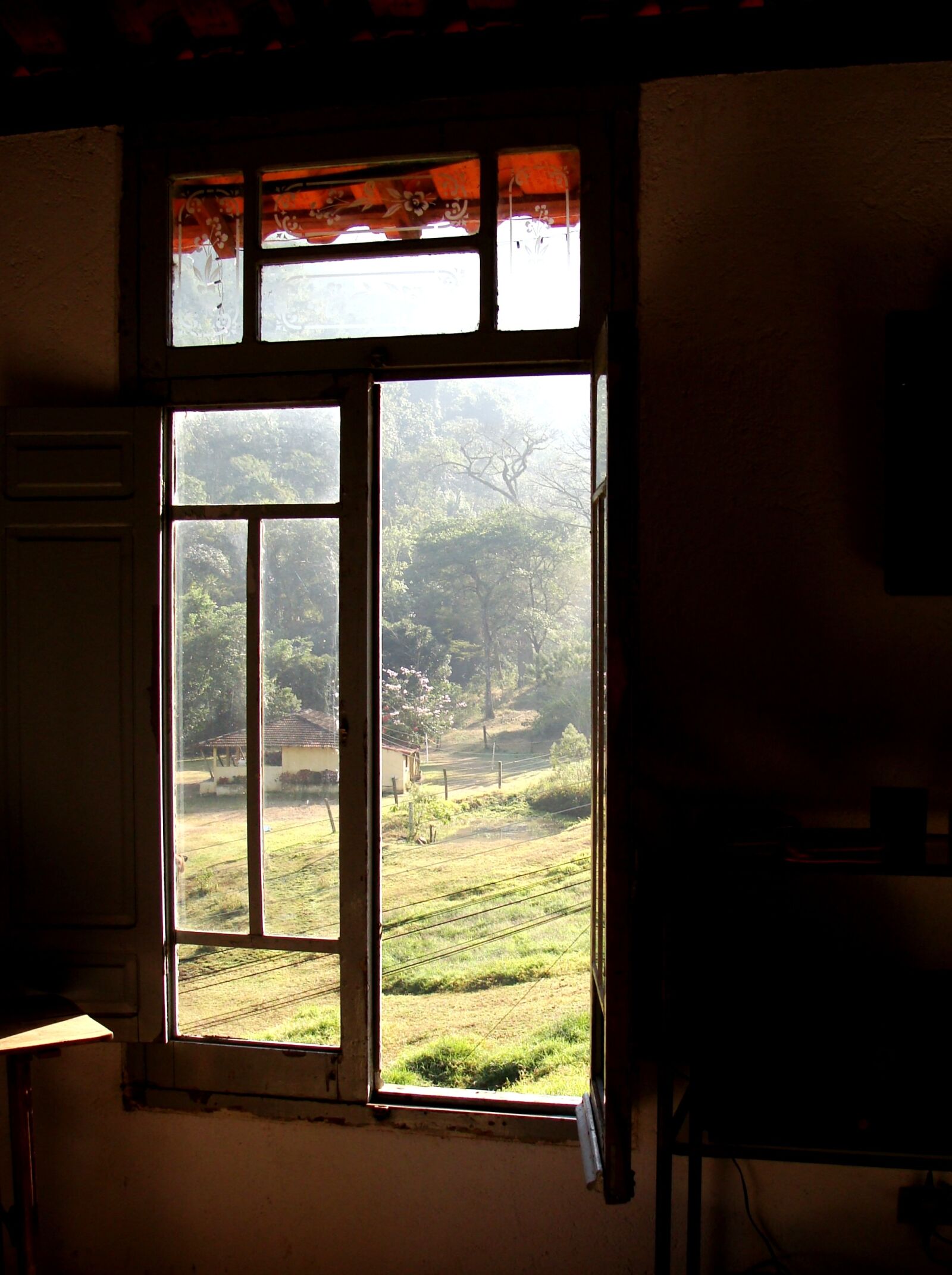 Sony DSC-H3 sample photo. Window, inner vision, farm photography