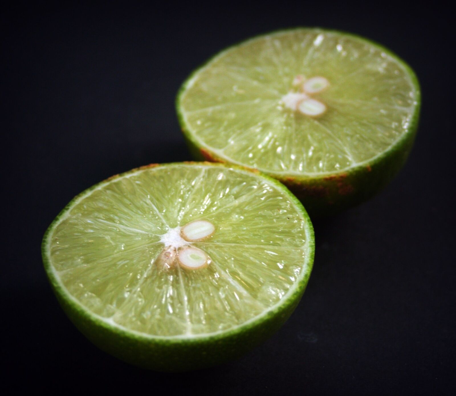Olympus E-300 (EVOLT E-300) sample photo. Lime, lemon, slice photography