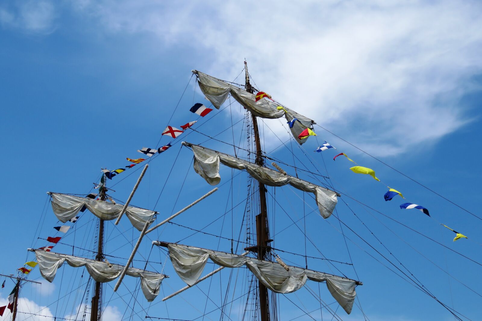 Canon PowerShot SX60 HS sample photo. Ship, sky, blue photography