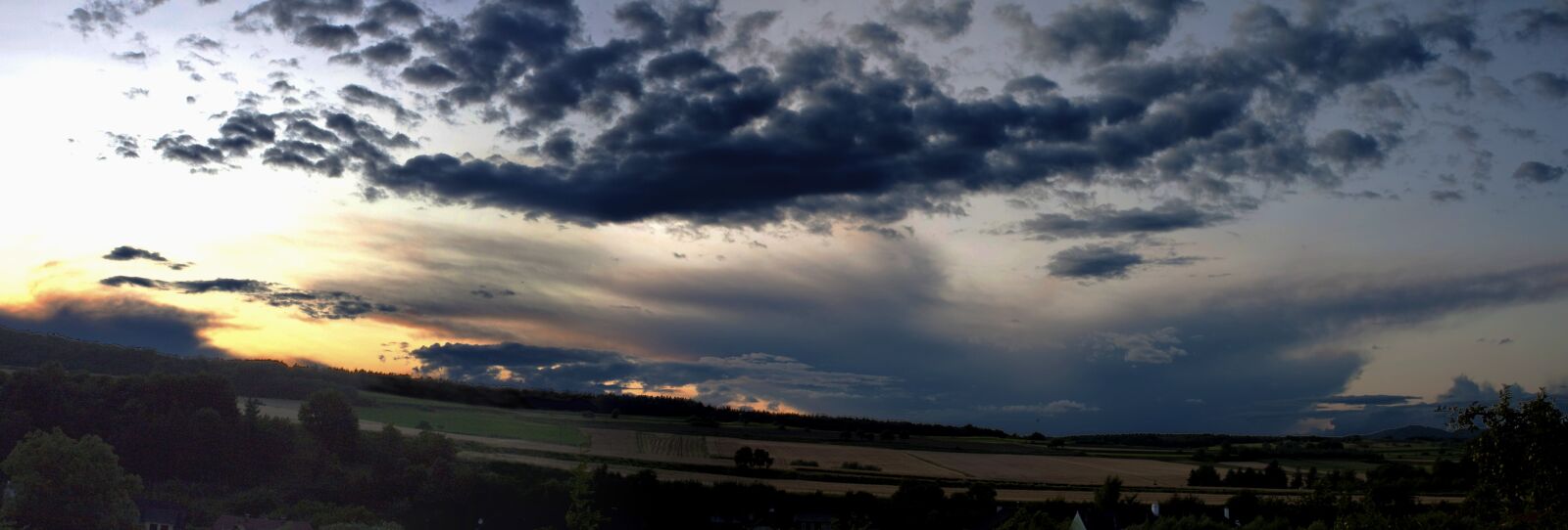 Canon EOS 500D (EOS Rebel T1i / EOS Kiss X3) sample photo. Sunset, cloudy, sky photography