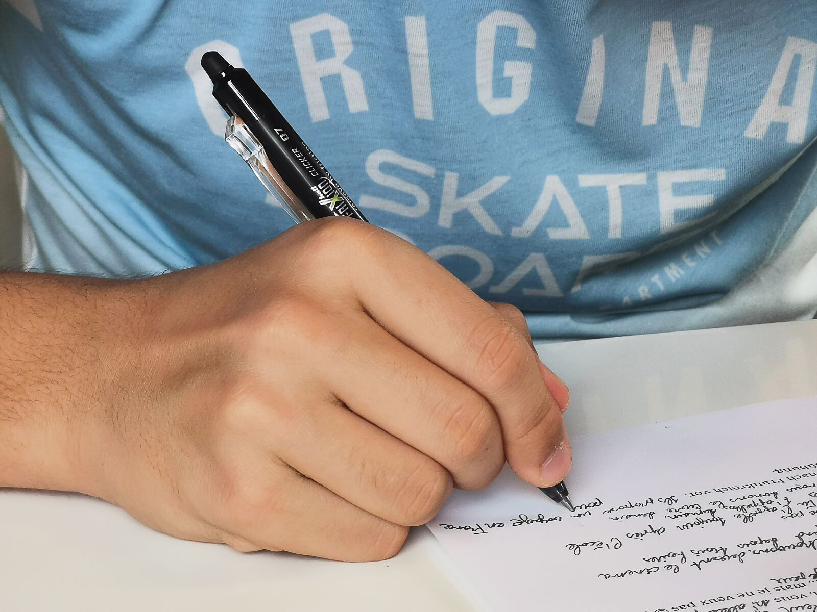 HUAWEI P30 sample photo. Hand, pen, write photography