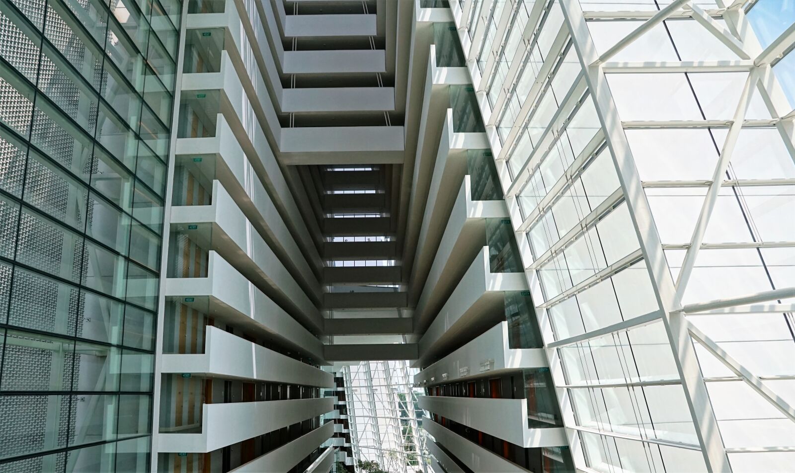 Sony ILCA-77M2 + Sony DT 16-50mm F2.8 SSM sample photo. Glass, architecture, office photography