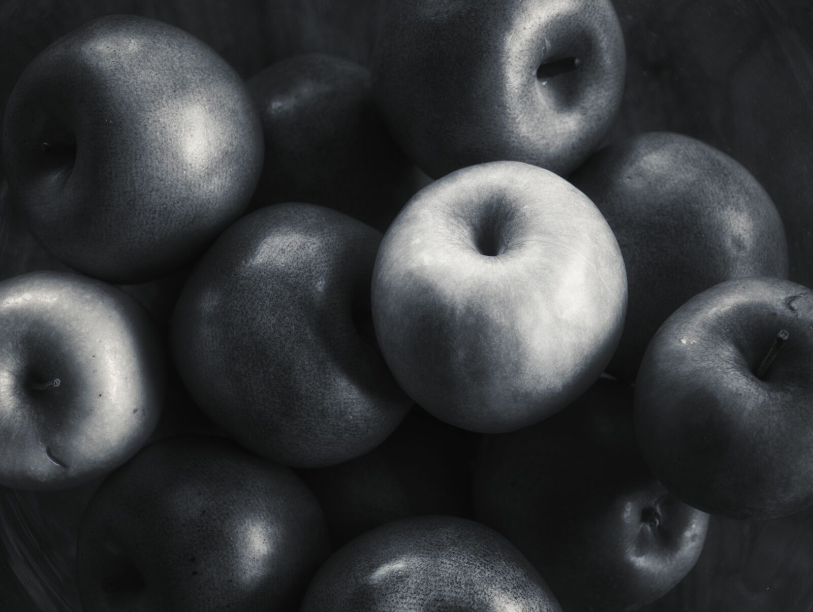 Nikon D7100 sample photo. Apples, black and white photography