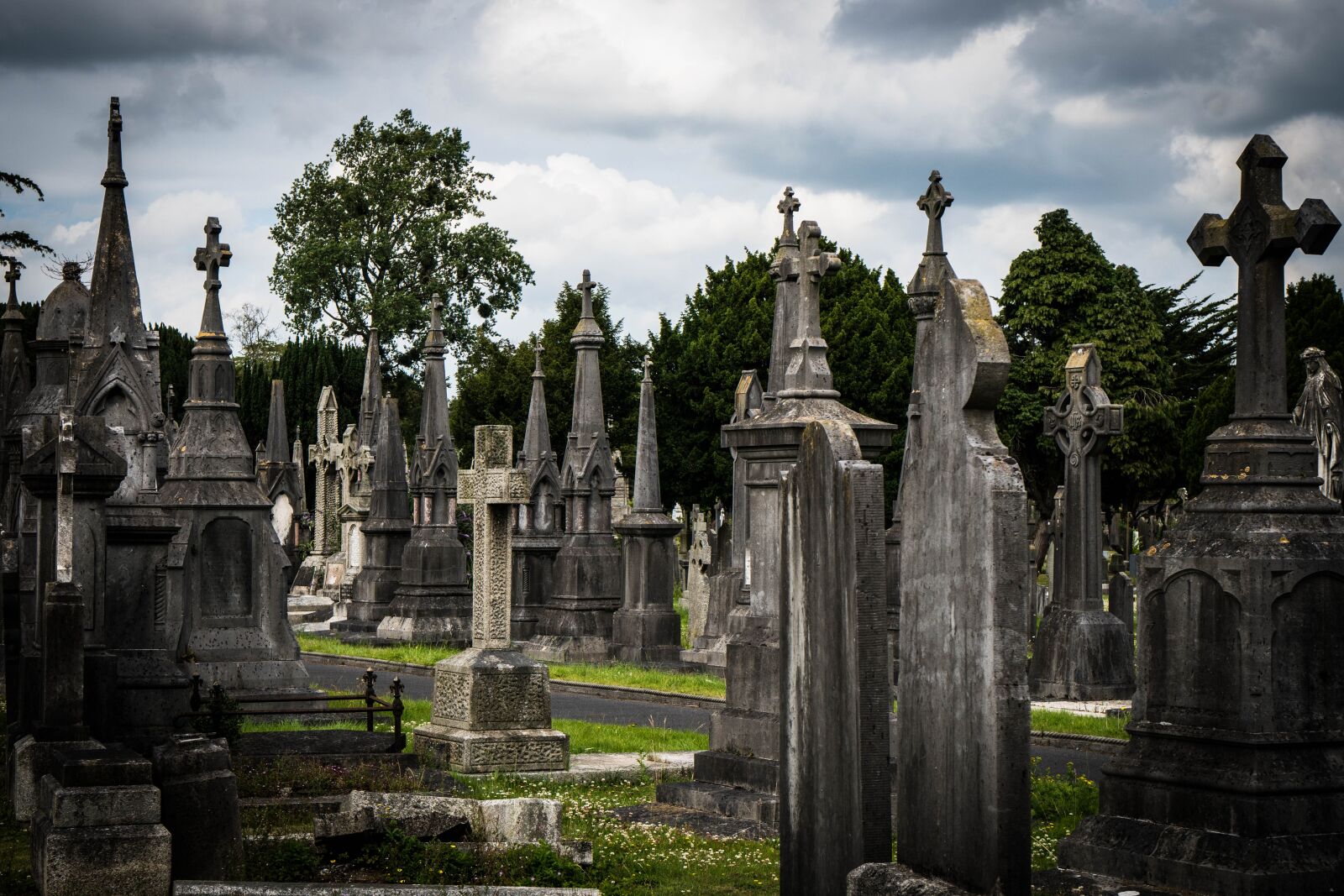 Sony a6500 + Sony Vario-Tessar T* E 16-70mm F4 ZA OSS sample photo. Glasnevin, dublin, ireland photography