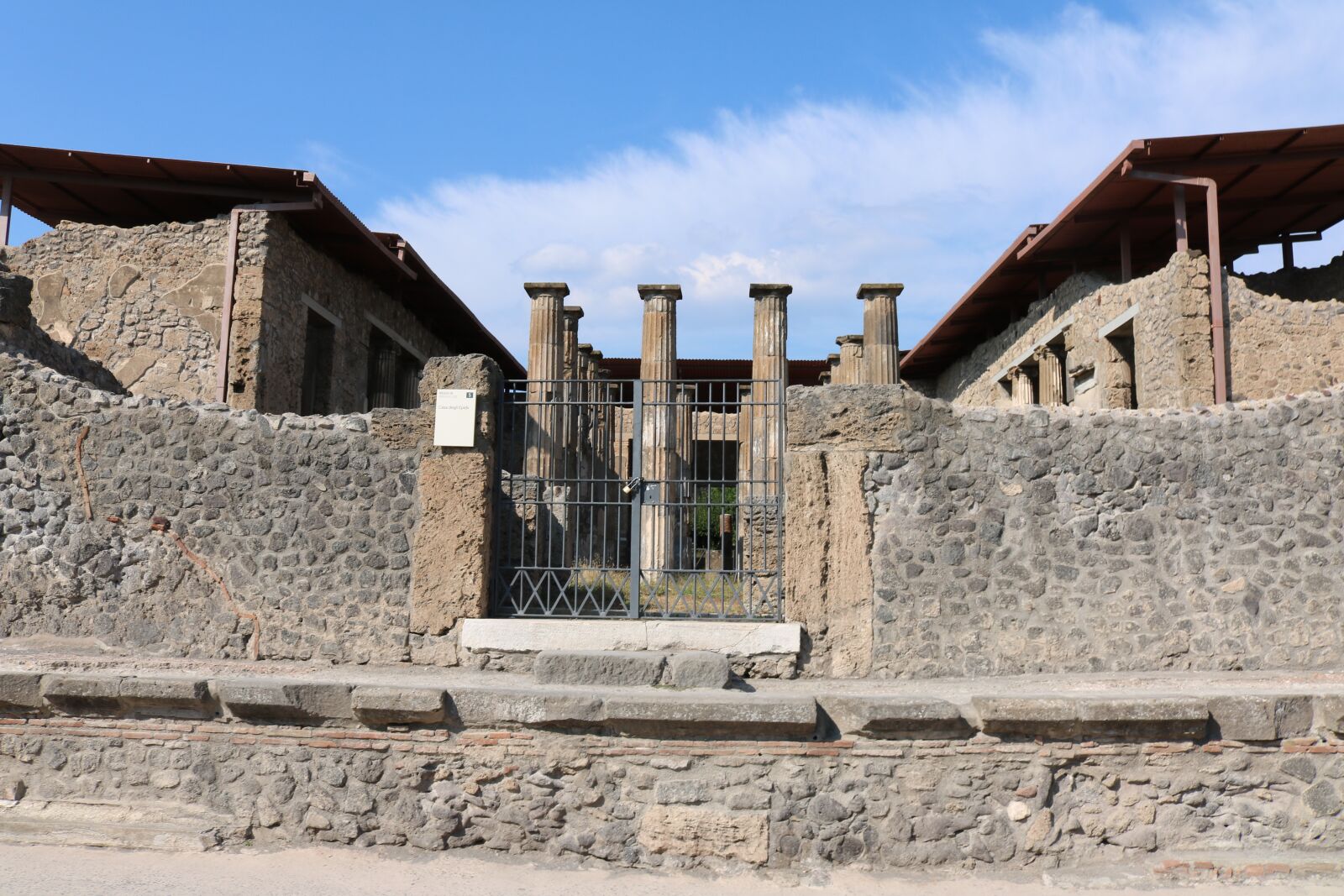 Canon EOS 750D (EOS Rebel T6i / EOS Kiss X8i) sample photo. Pompeii, ancient, italy photography