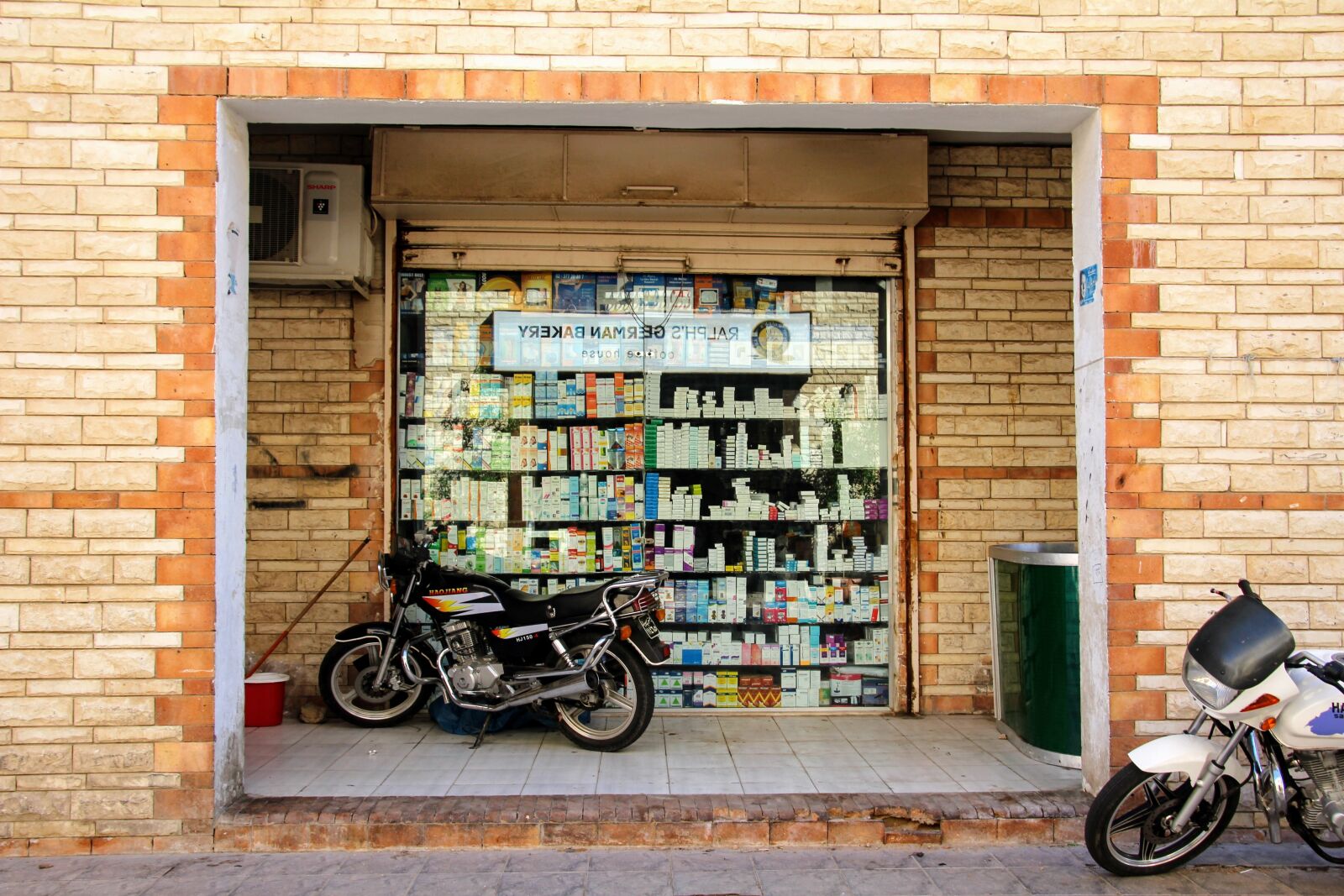 Canon EOS 60D sample photo. Motorcycle, parking, park photography