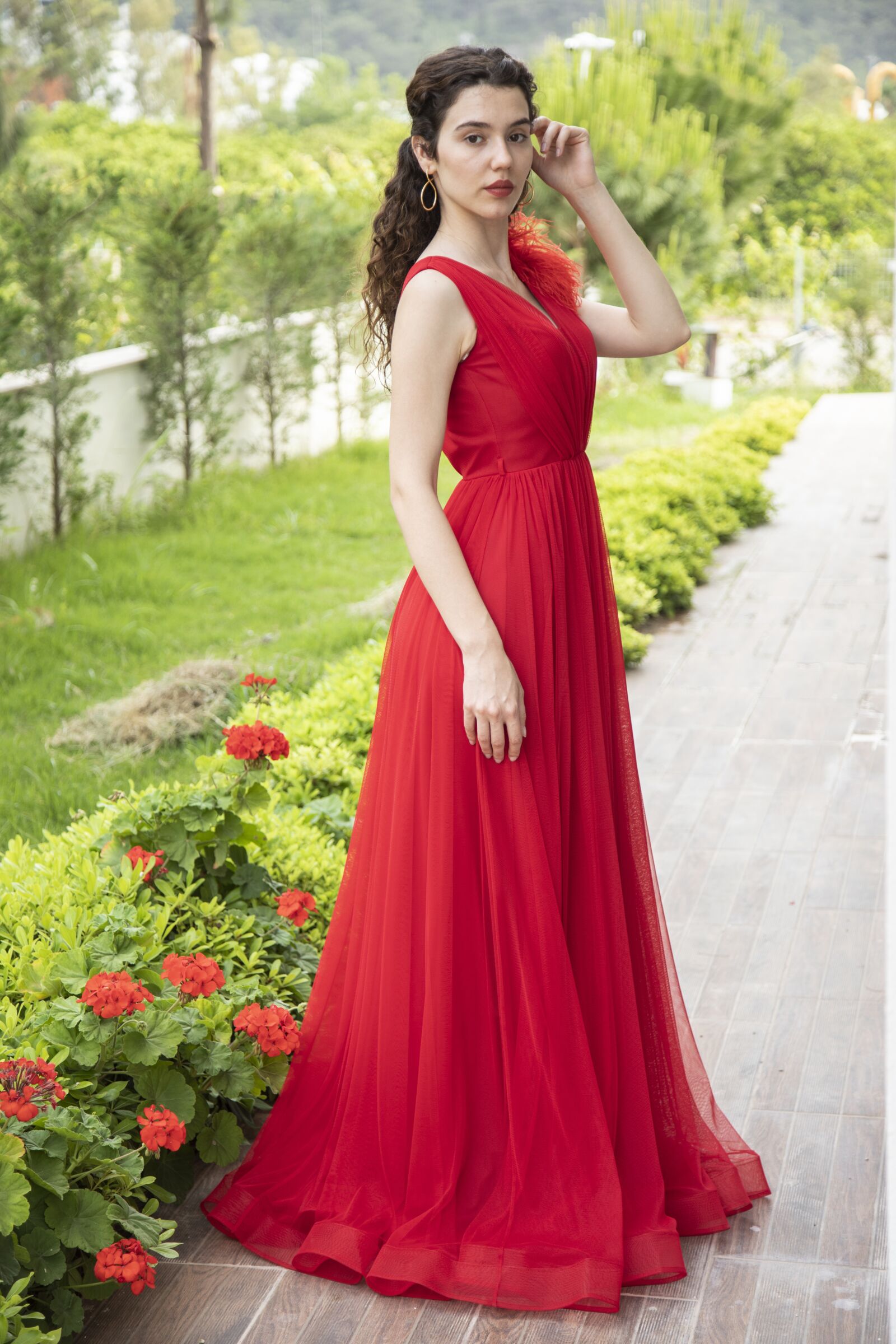 Canon EOS 5D Mark IV sample photo. Young, girl, woman photography