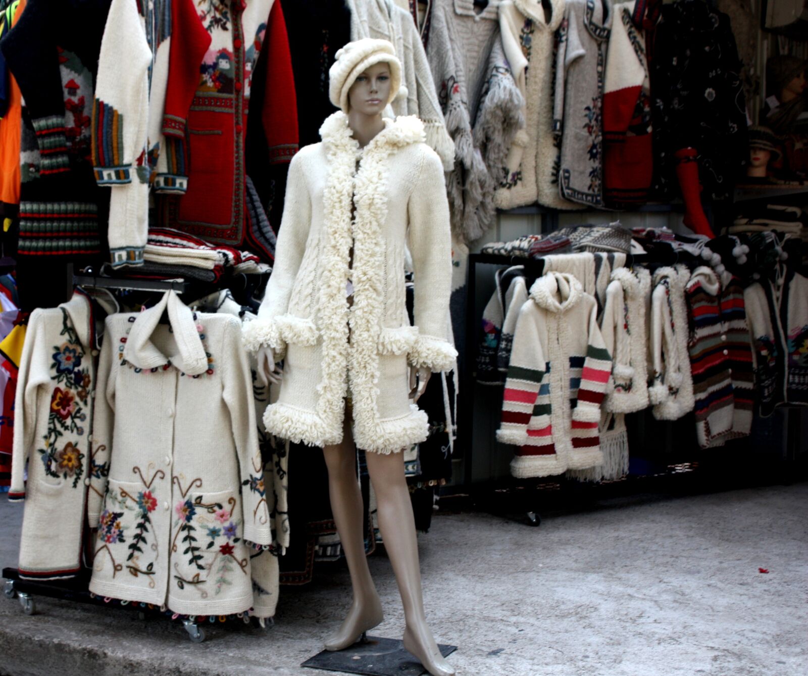 Canon EOS 450D (EOS Rebel XSi / EOS Kiss X2) sample photo. Budva, mannequin, winter photography