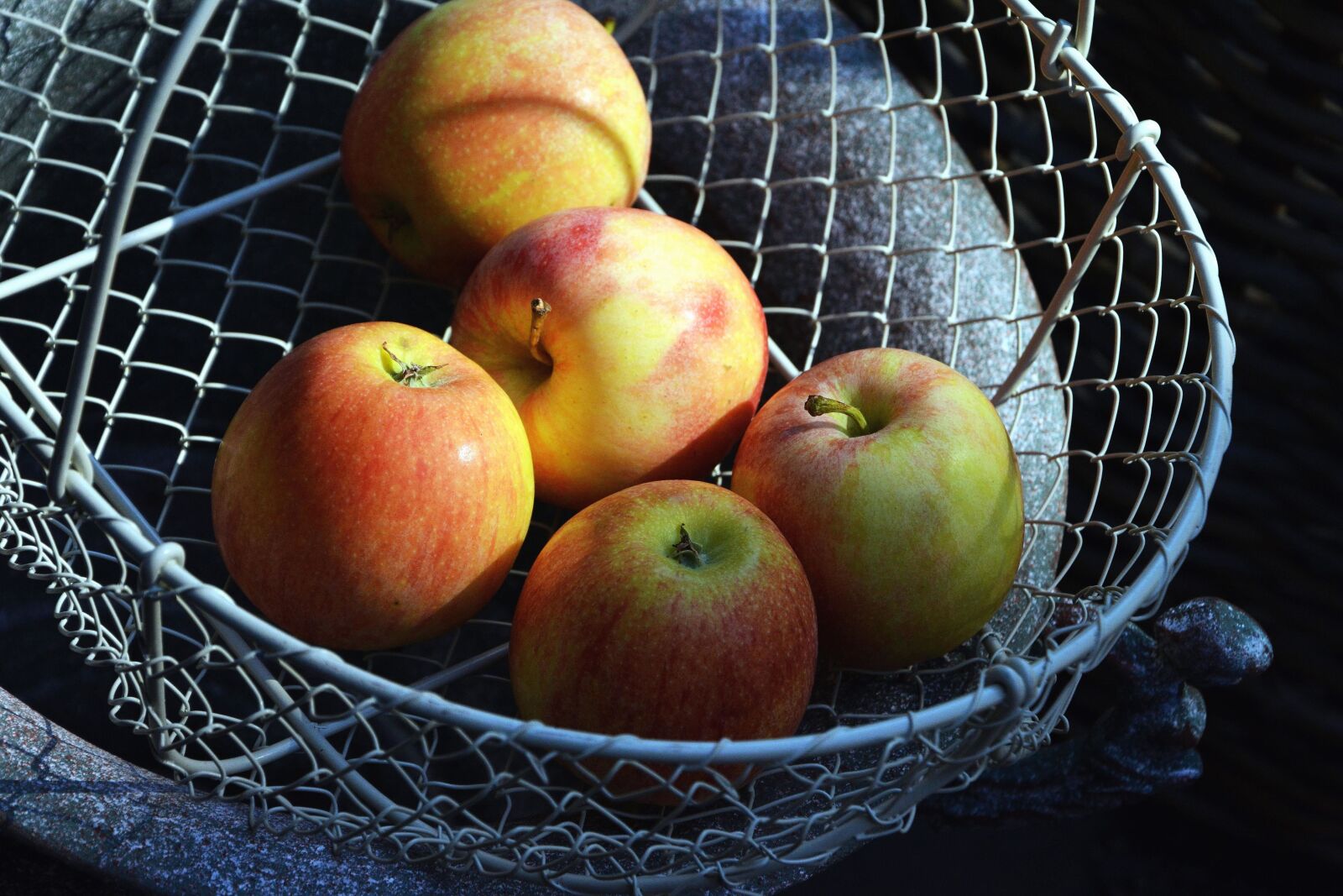 Nikon D5200 sample photo. Basket, metal, apple, fruit photography