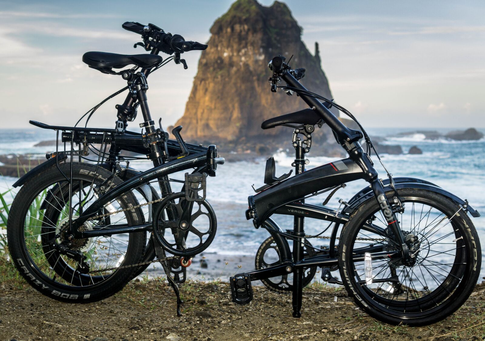 30mm F1.4 DC DN | Contemporary 016 sample photo. Bike, ocean, rock photography