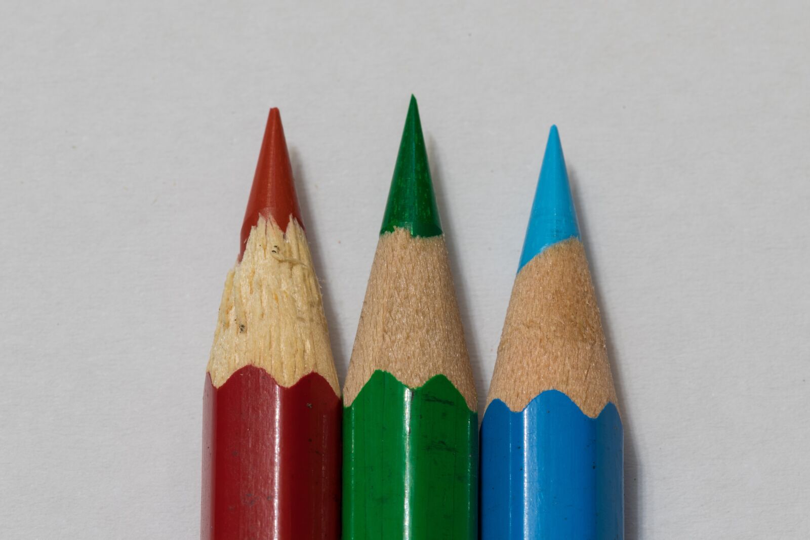 Canon EF 100mm F2.8L Macro IS USM sample photo. Colored pencils, colorful, school photography