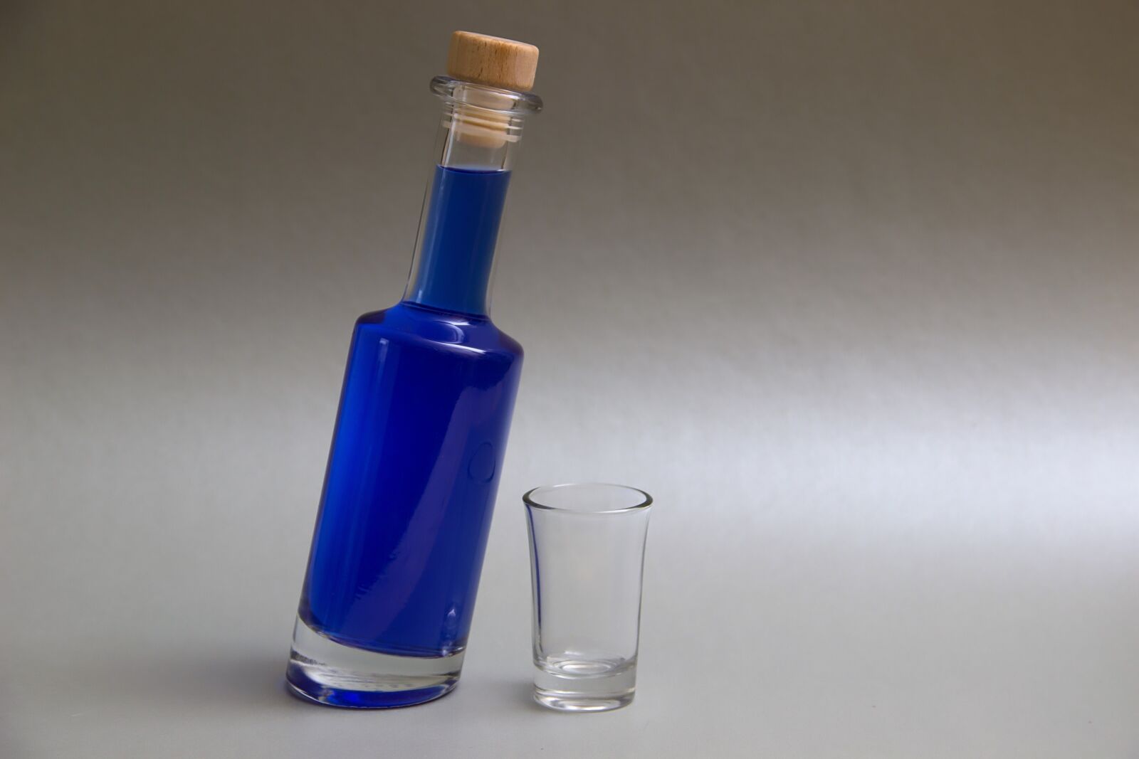 Canon EOS 600D (Rebel EOS T3i / EOS Kiss X5) sample photo. Drink, bottle, blue photography