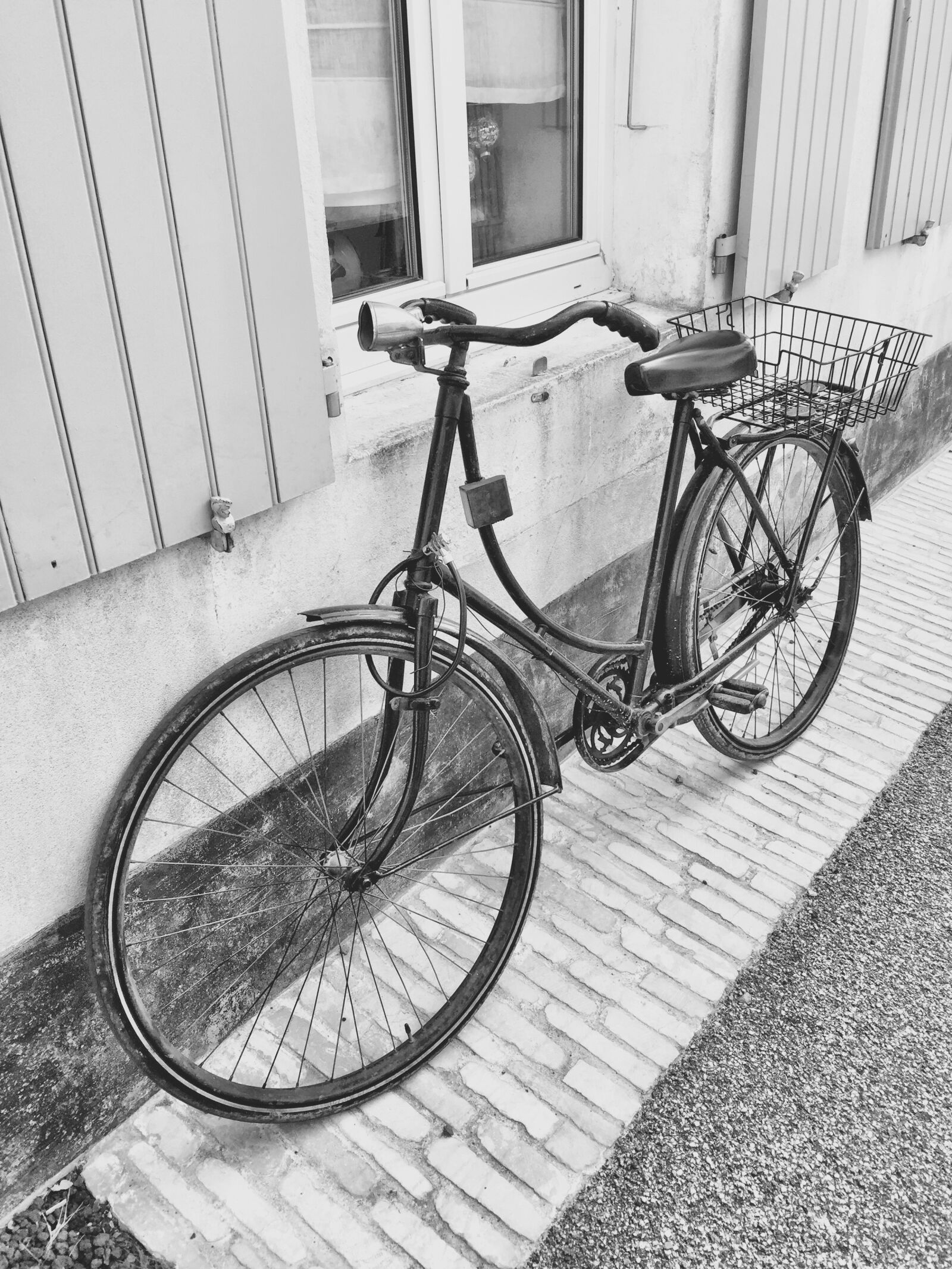 iPhone 6 Plus back camera 4.15mm f/2.2 sample photo. Bicycle photography