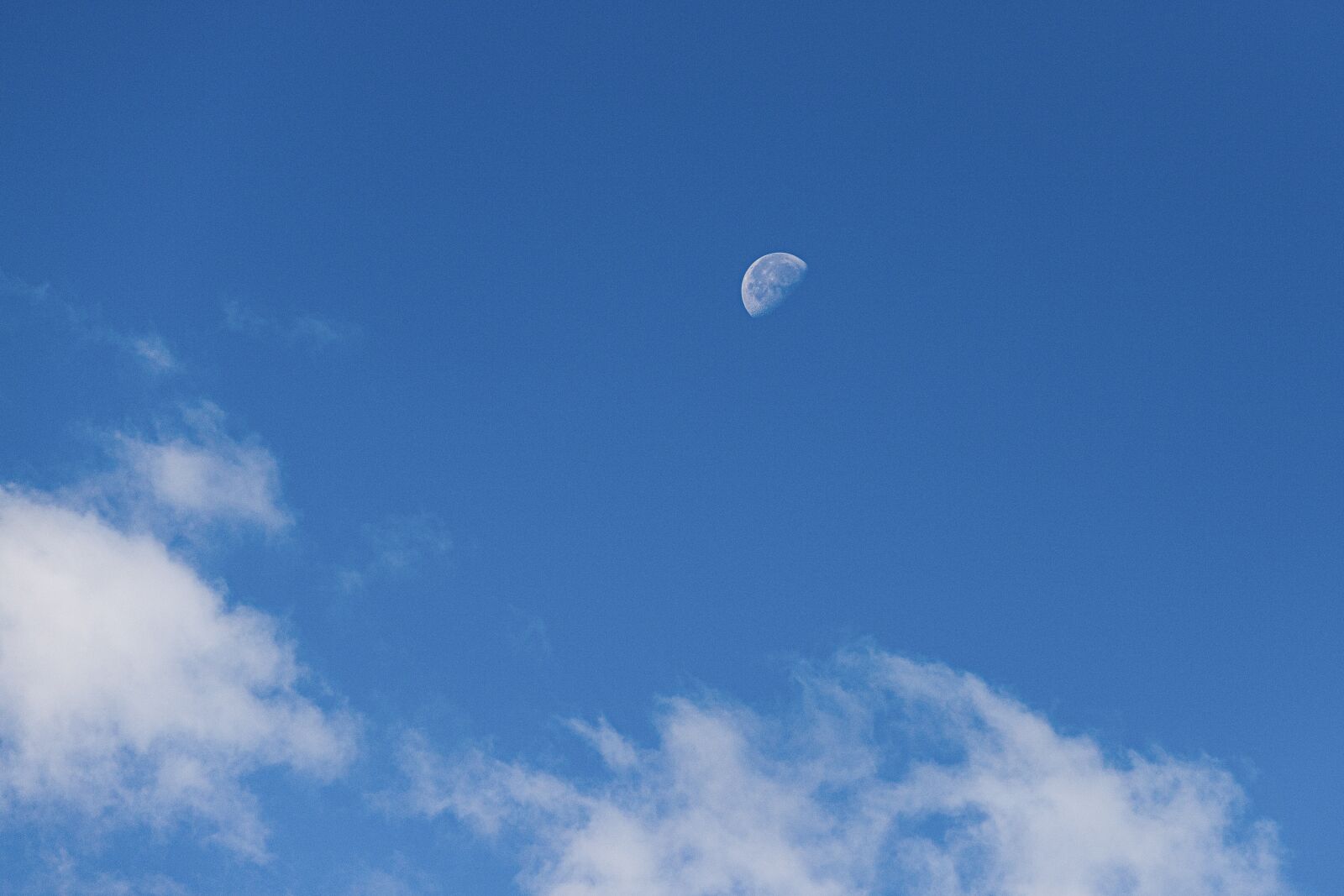 Canon EOS 6D Mark II sample photo. Moon, day, blue photography