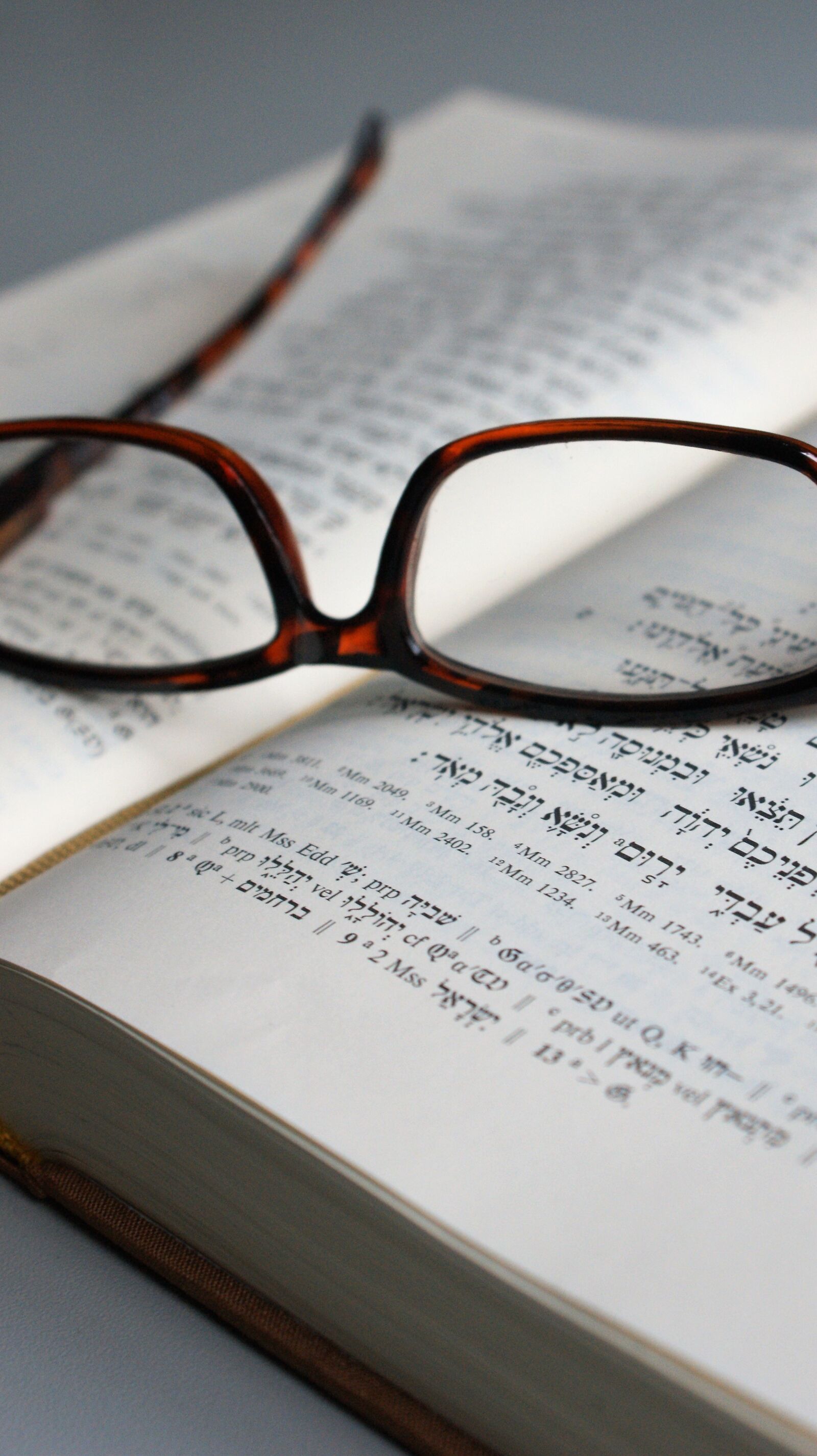 Sony Alpha DSLR-A350 sample photo. Isaiah, glasses, reading glasses photography