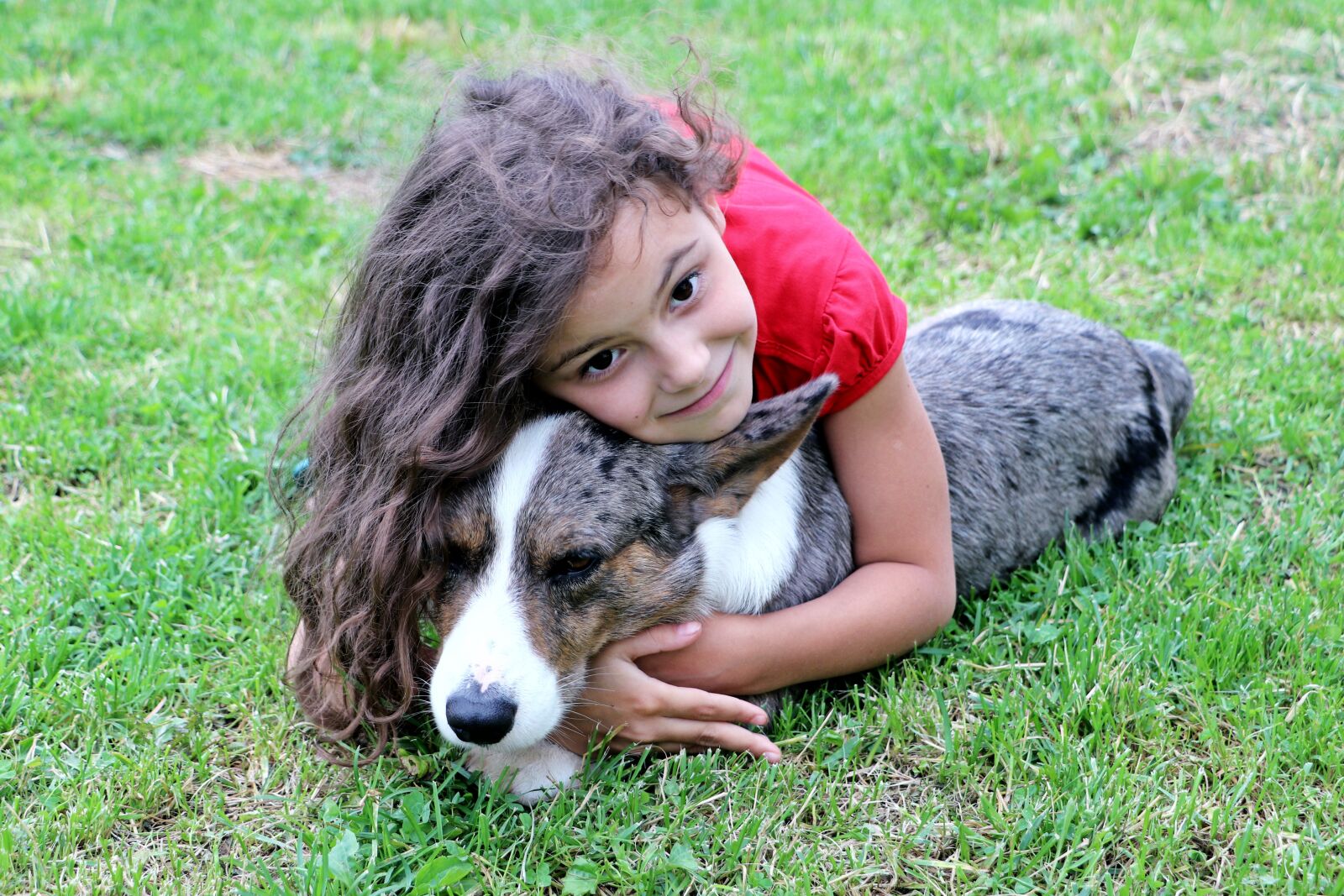 Canon EF-S 18-135mm F3.5-5.6 IS STM sample photo. Friendship, girl, dog photography