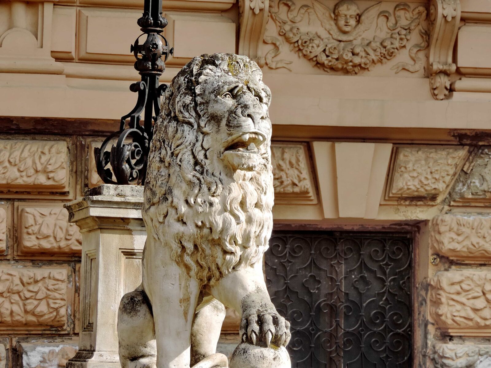 Nikon Coolpix P520 sample photo. Lion, architecture, sculpture, statue photography