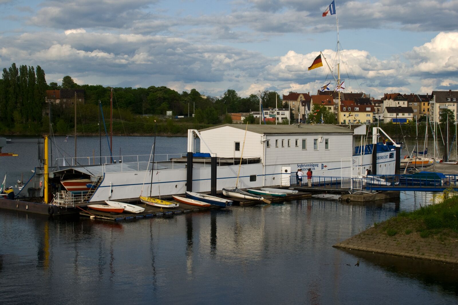 Canon EF-S 18-55mm F3.5-5.6 II sample photo. Old rhine, rhine, mannheim photography