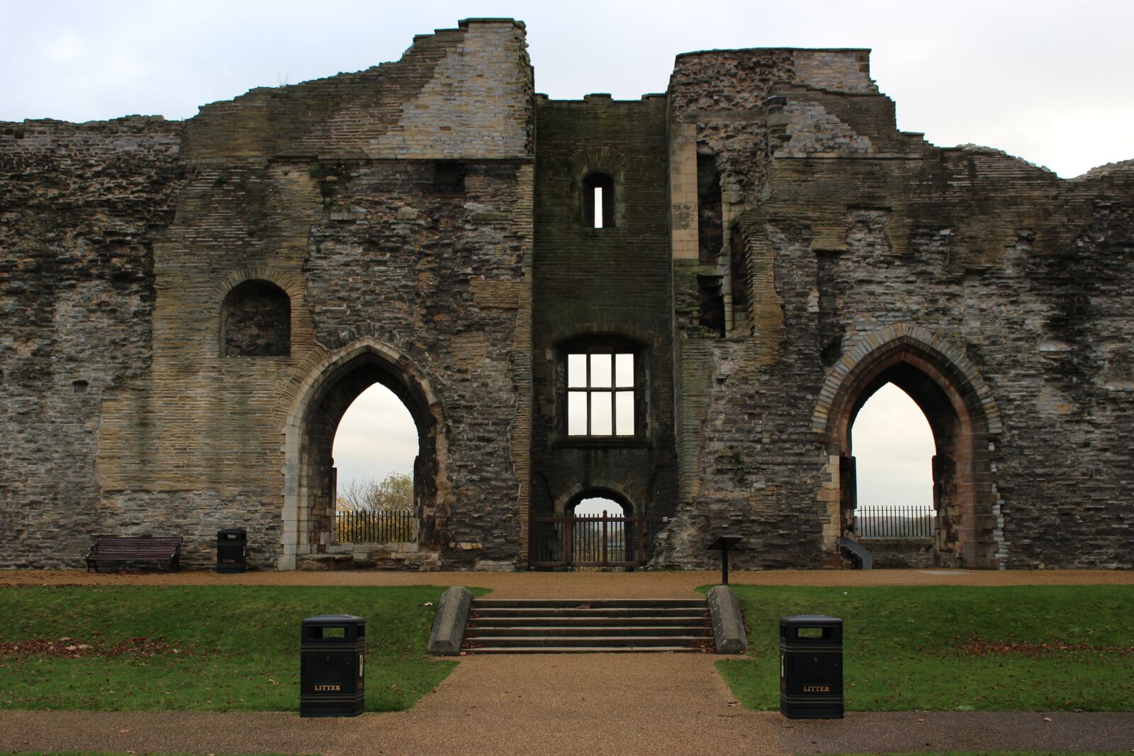 Canon EOS 100D (EOS Rebel SL1 / EOS Kiss X7) sample photo. Castle, ruins, newark photography
