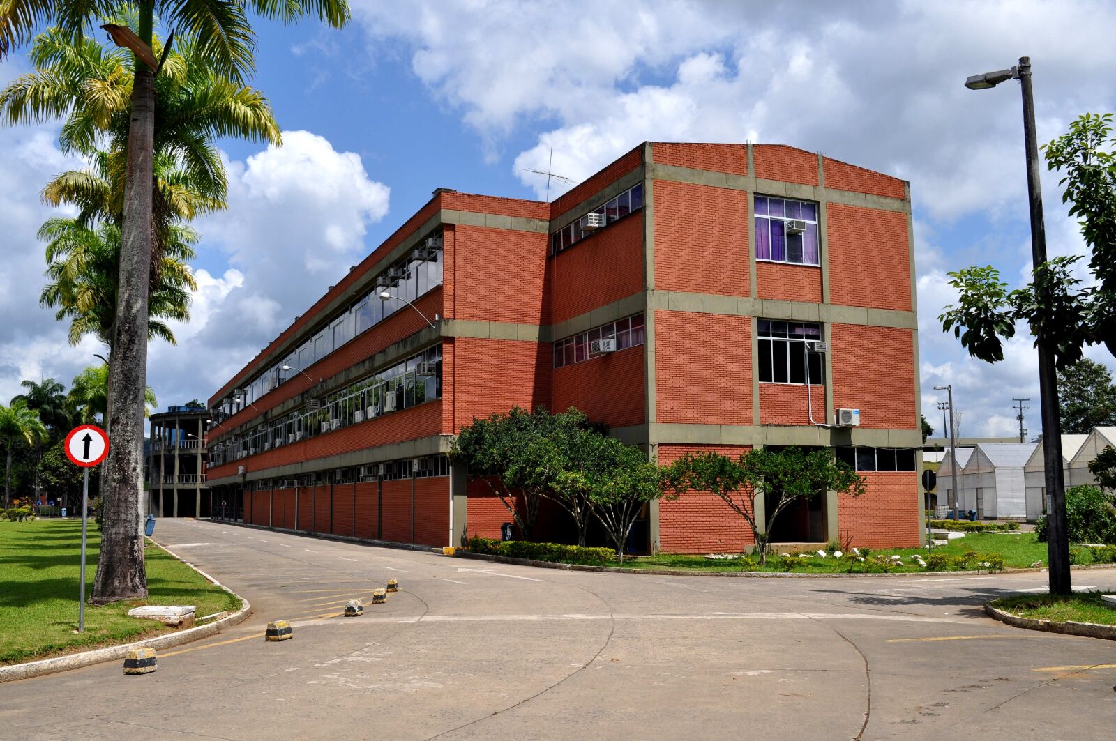 Nikon D5000 sample photo. Big, red, brick, building photography