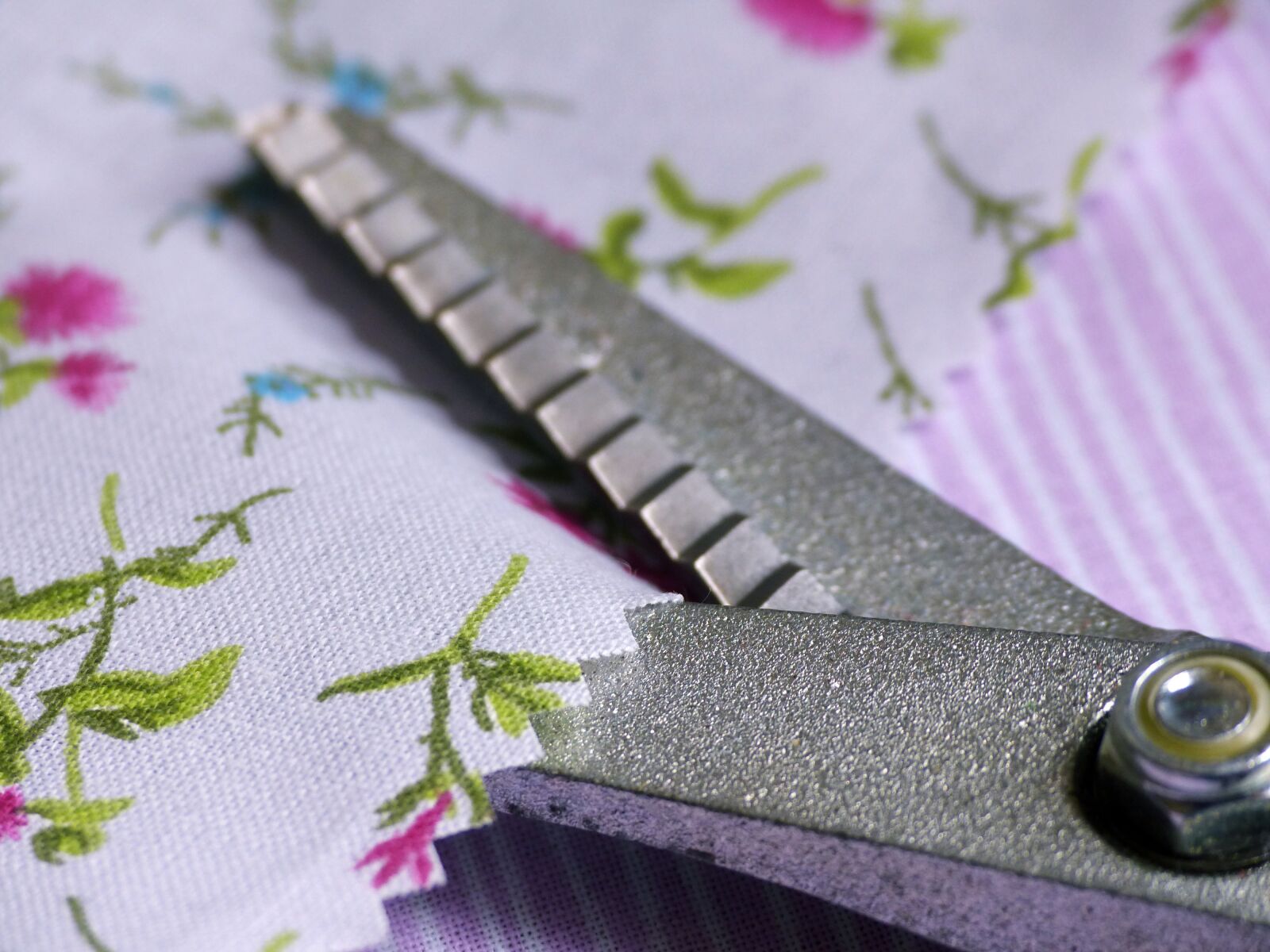 Panasonic Lumix DMC-FZ200 sample photo. Scissors, fabric, sew photography