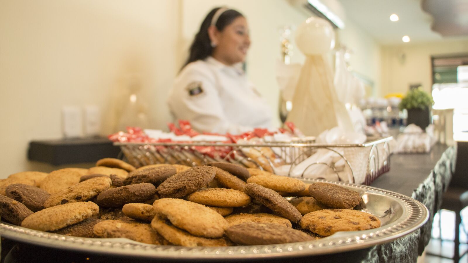 Canon EOS 70D sample photo. Cafe, candy store, cookies photography