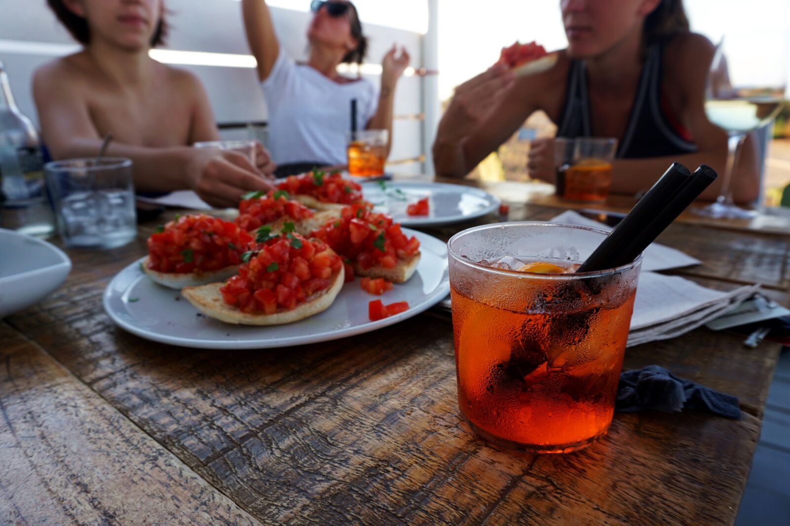 Sony a5100 sample photo. Aperitif, spritz, amici photography