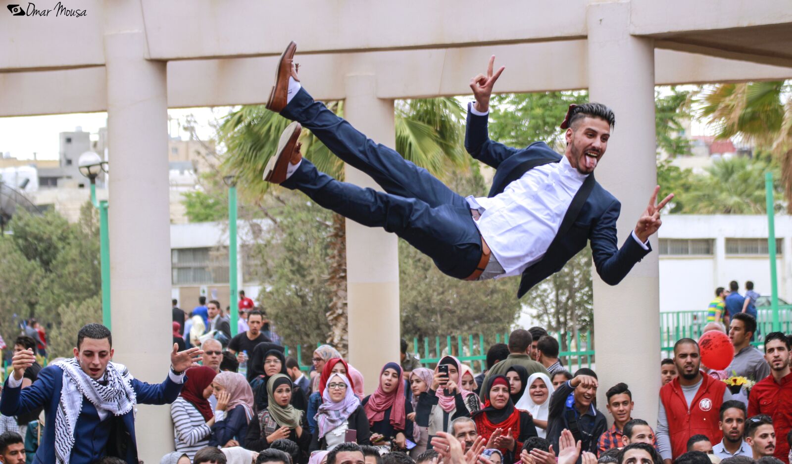 Canon EOS 700D (EOS Rebel T5i / EOS Kiss X7i) sample photo. Flying man, graduation, university photography