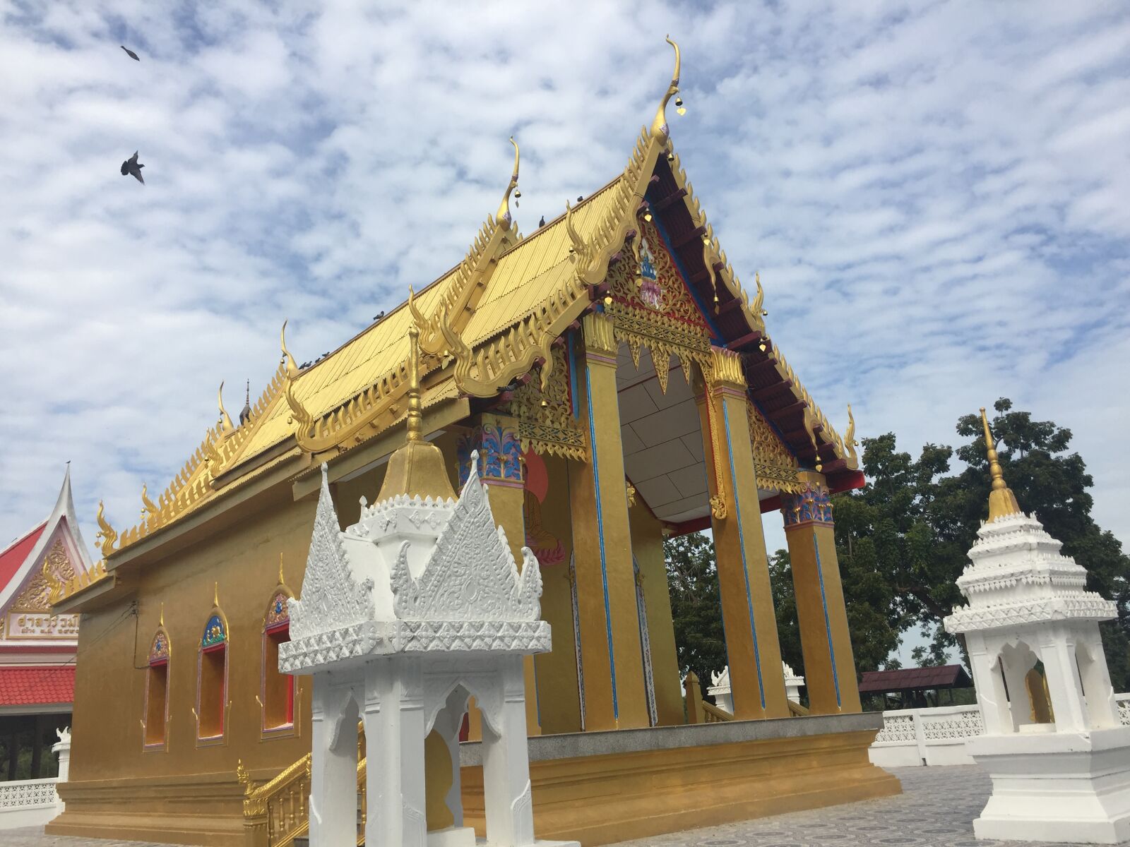 iPhone 6 back camera 4.15mm f/2.2 sample photo. Chai, nat, golden, temple photography