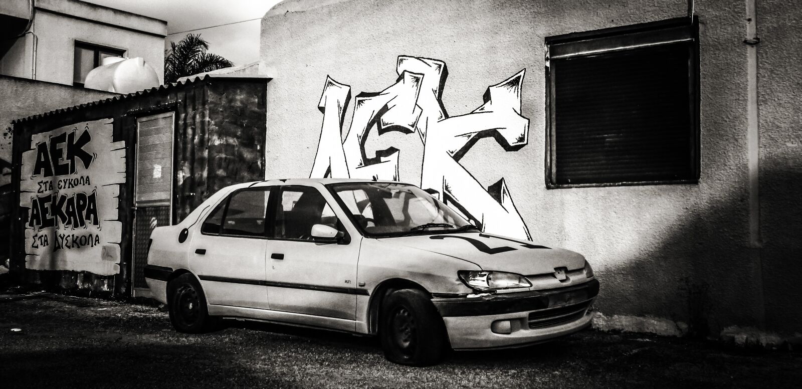 Canon PowerShot SX400 IS sample photo. Car, abandoned, old photography