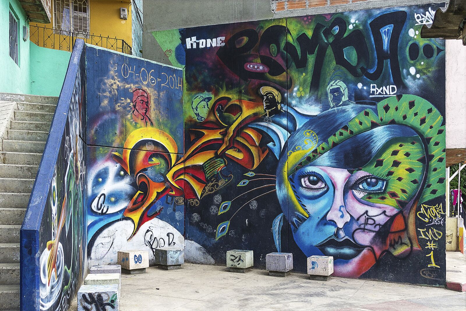 Canon EOS 1100D (EOS Rebel T3 / EOS Kiss X50) sample photo. Background, graffiti, grunge photography