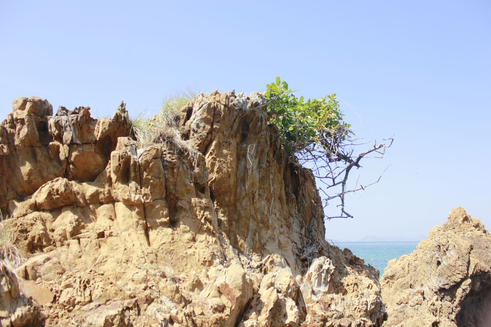Canon EOS 550D (EOS Rebel T2i / EOS Kiss X4) sample photo. Sea, rock, ocean photography