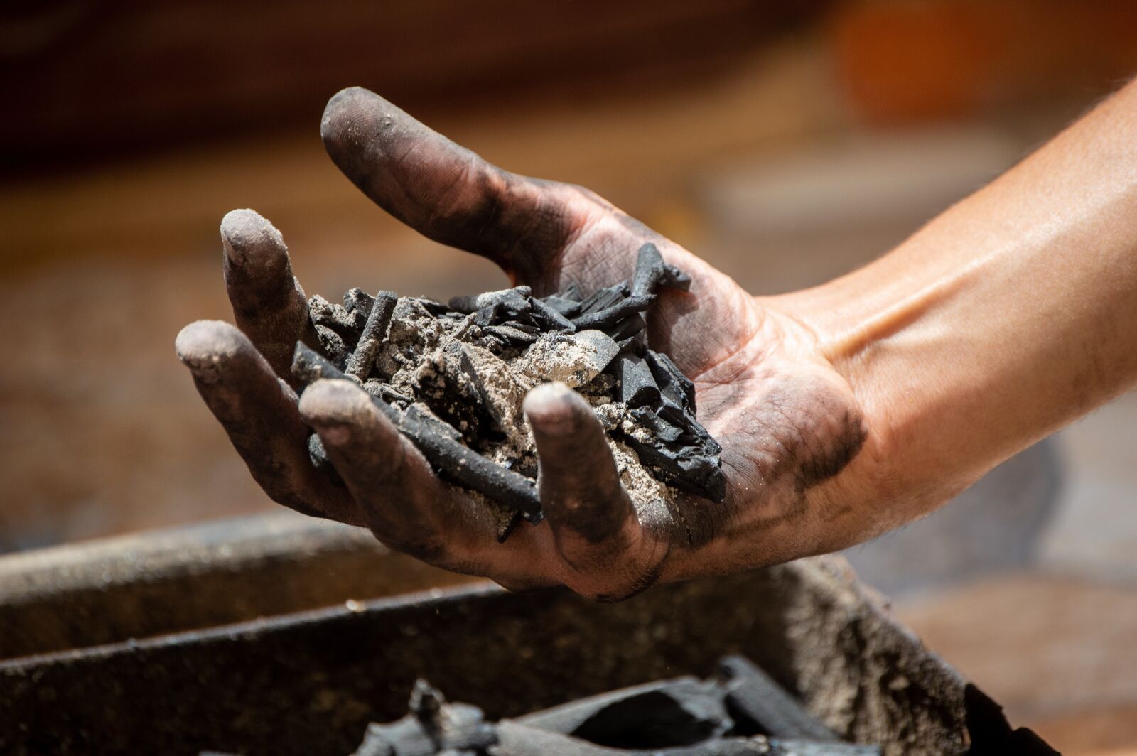 Nikon D3200 sample photo. Hand, work, fire photography