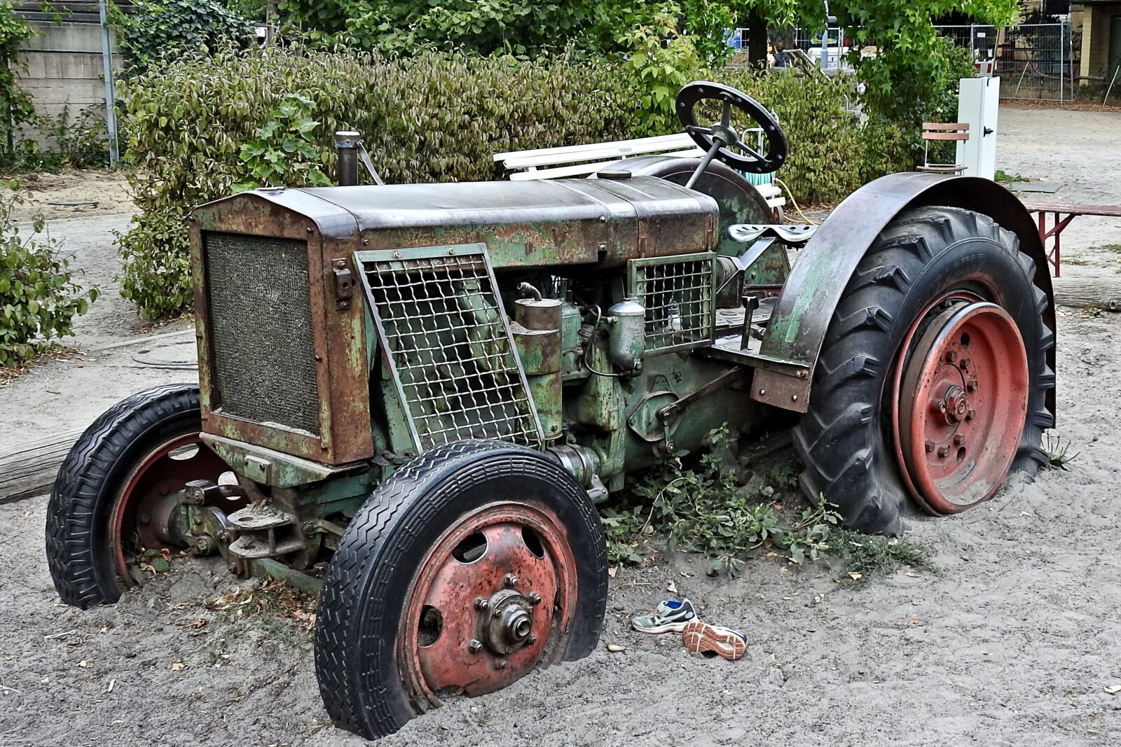 Nikon Coolpix P900 sample photo. Tractor, old, historically photography