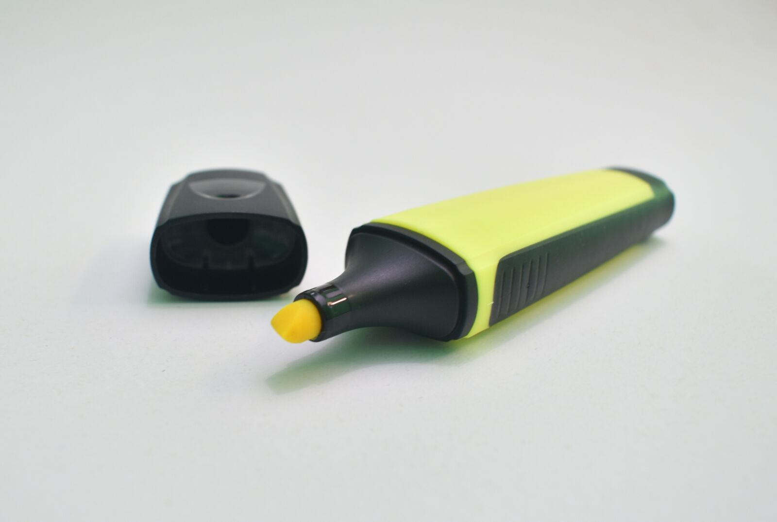 Nikon D3400 sample photo. Highlighter, yellow, marker photography