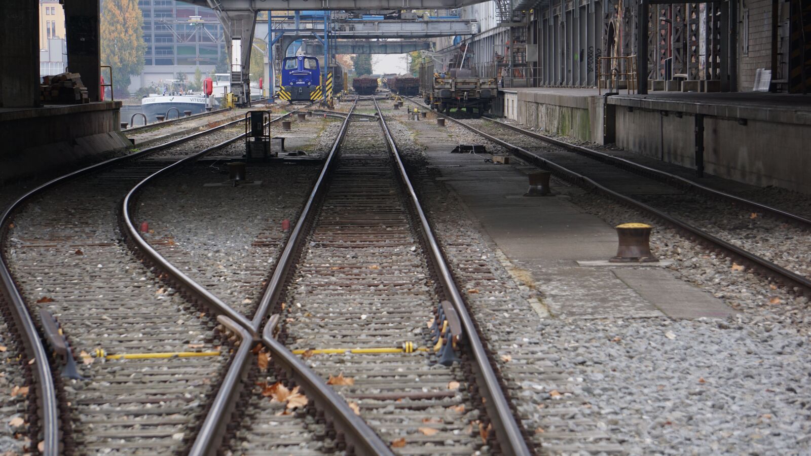 Sony a6000 sample photo. Port, railway tracks, transport photography
