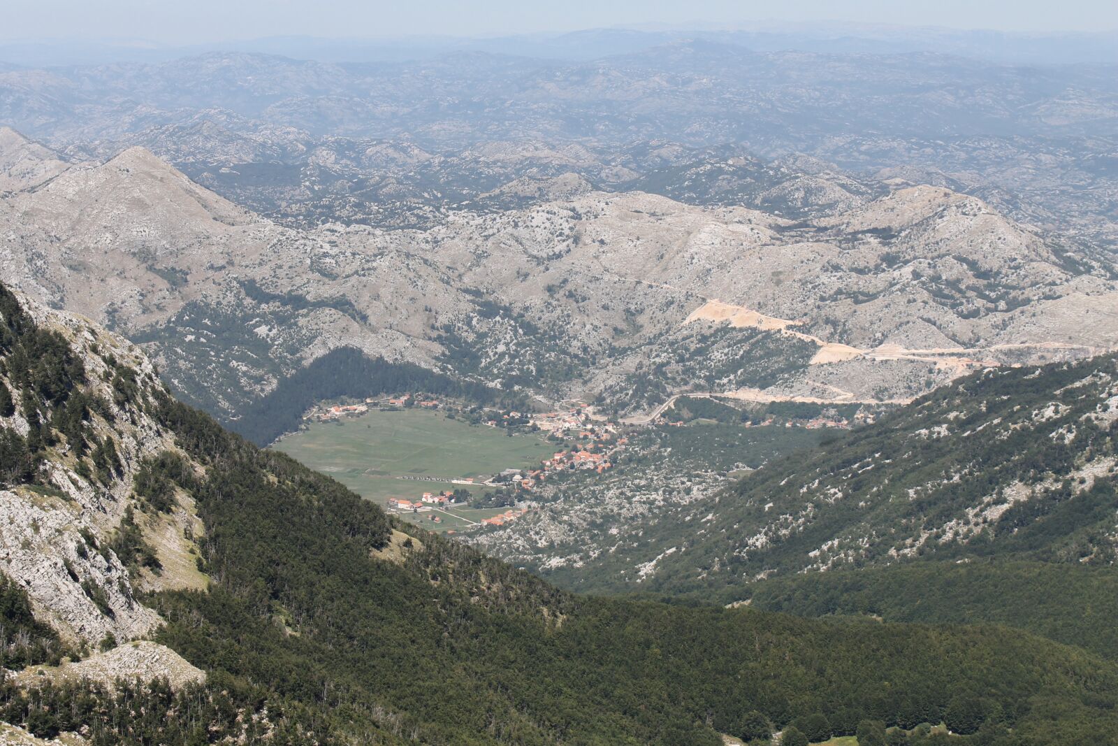 Canon EOS 1100D (EOS Rebel T3 / EOS Kiss X50) sample photo. Mountains, panorama, city photography