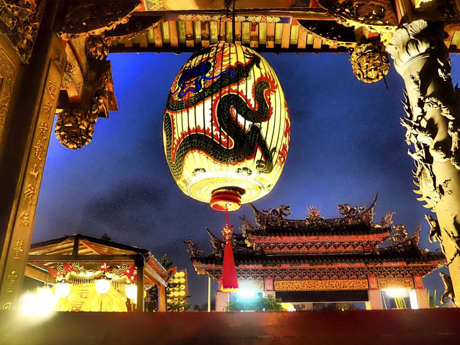 Olympus OM-D E-M10 II sample photo. Lantern, taiwan, taipei photography