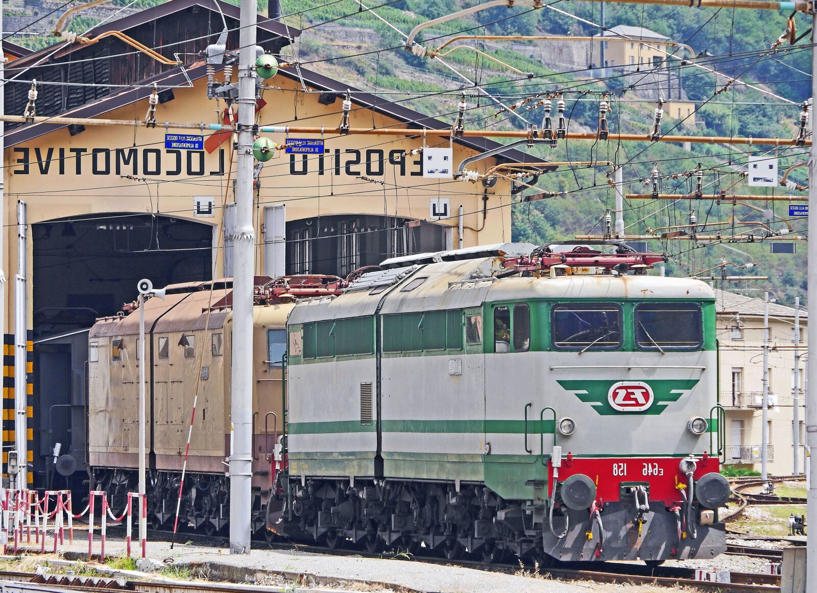 Panasonic Lumix DMC-GH3 sample photo. Locomotive, vehicle, electromotive, railways photography