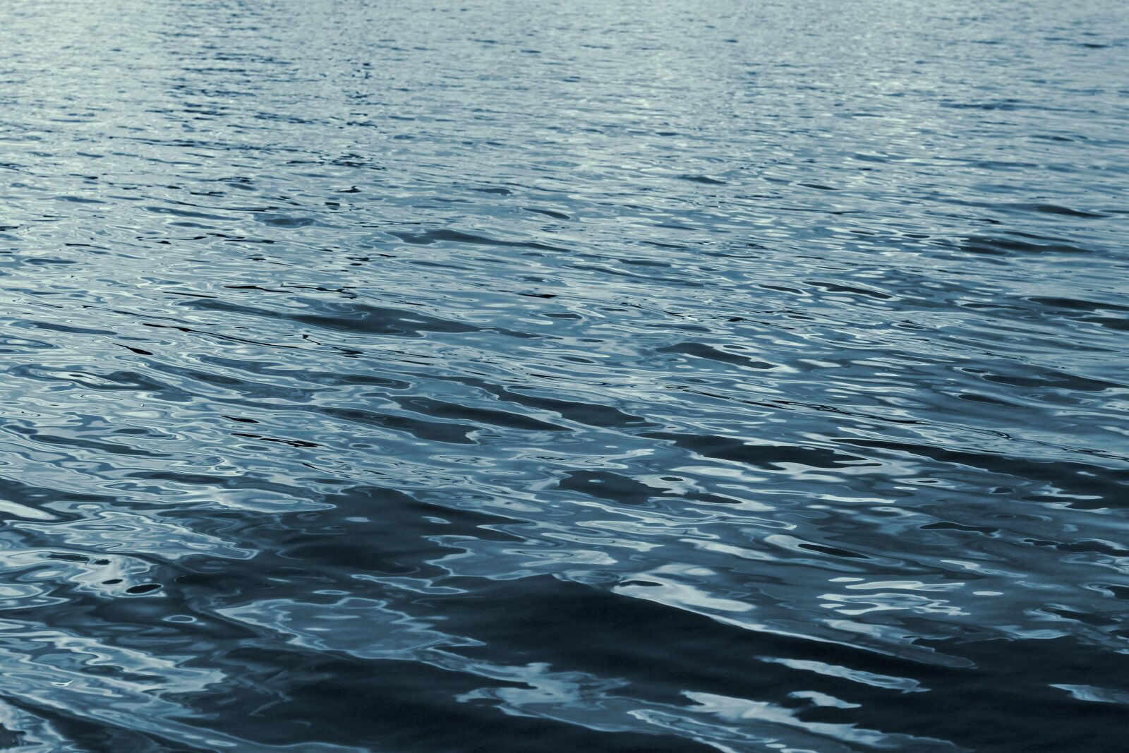 Canon EOS 700D (EOS Rebel T5i / EOS Kiss X7i) sample photo. Blue, water, mood photography