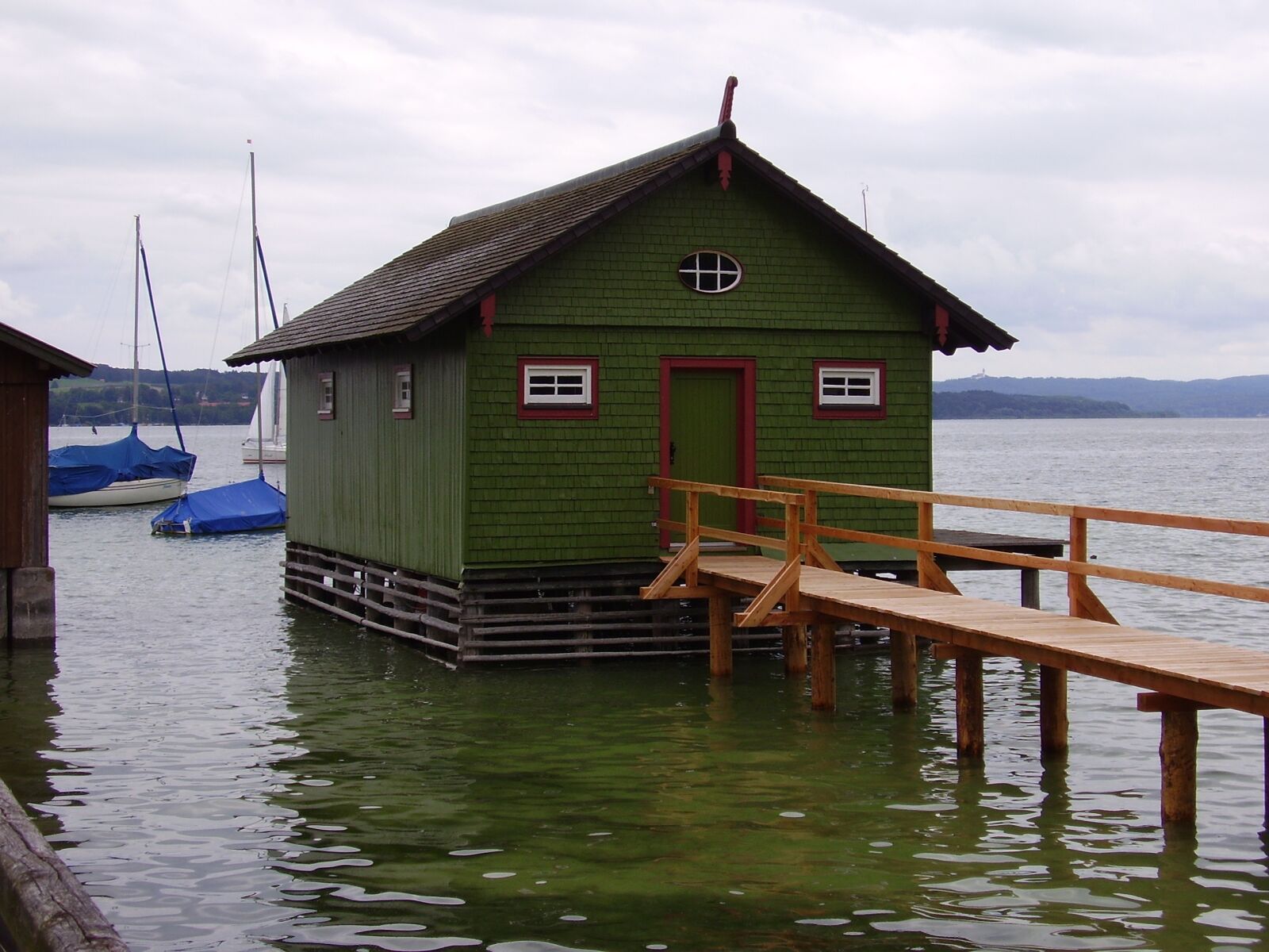 Olympus FE110,X705 sample photo. Boat house, ammersee, water photography