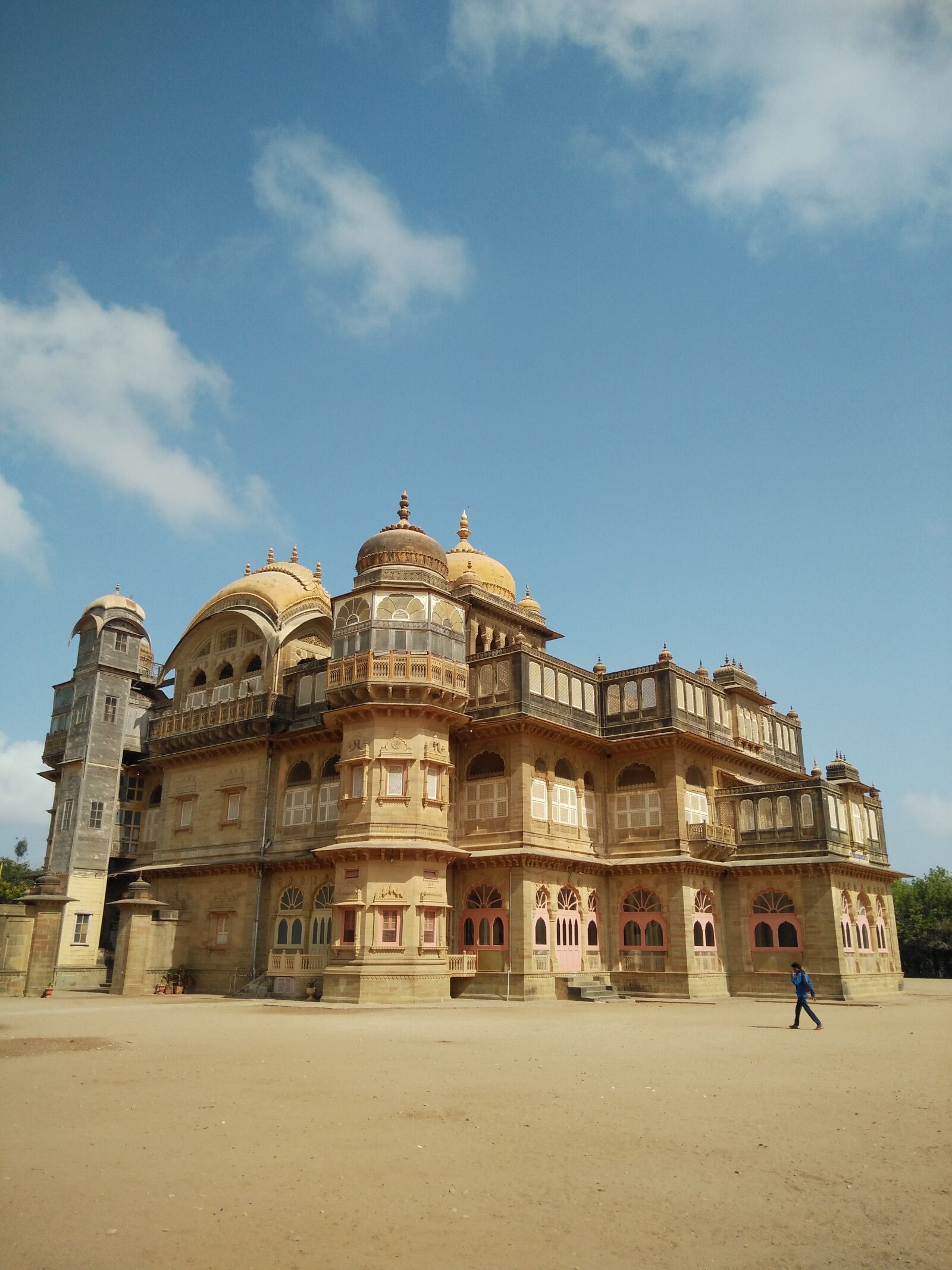 OnePlus ONE E1003 sample photo. Palace, grand residence, architecture photography